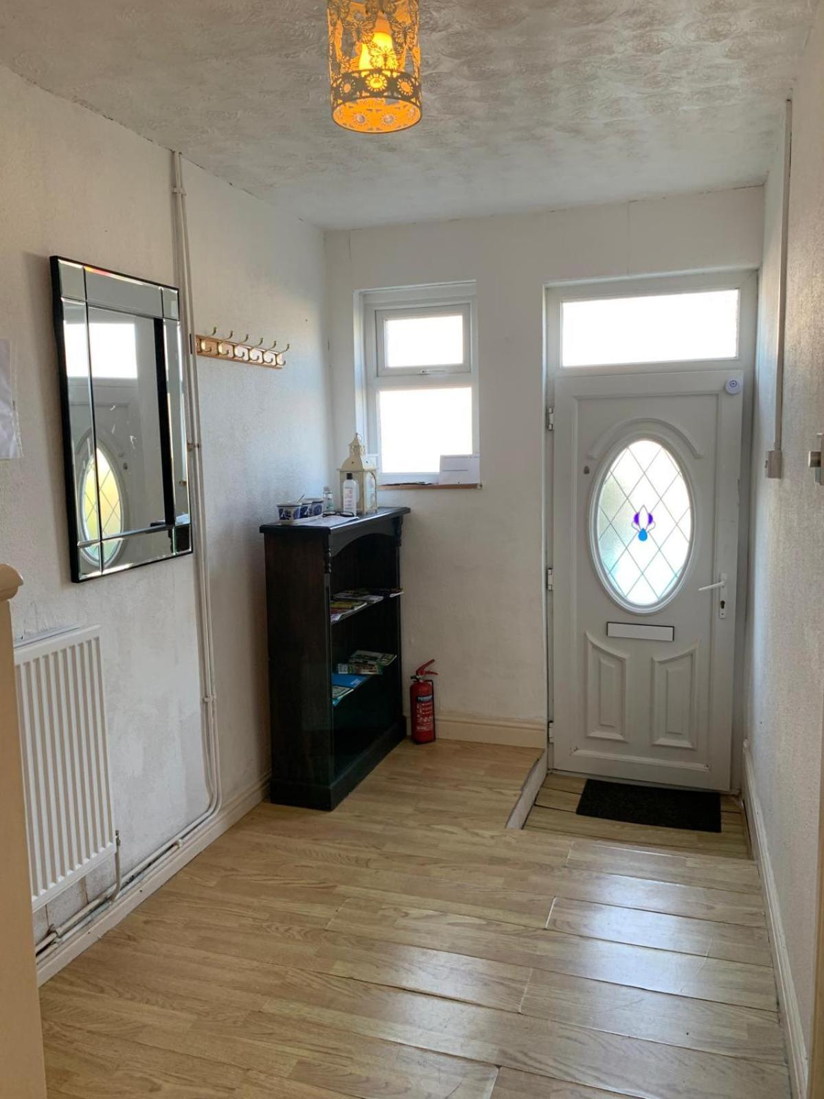 Room Only Guest Accommodation, Guest House Self Catering バンガー エクステリア 写真