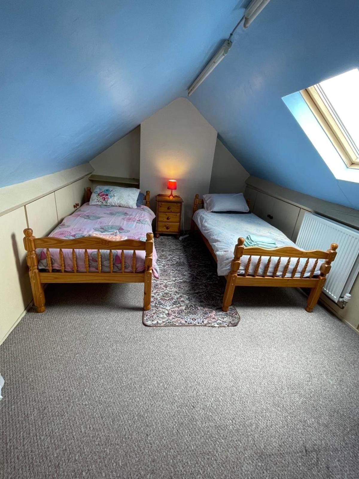 Room Only Guest Accommodation, Guest House Self Catering バンガー エクステリア 写真