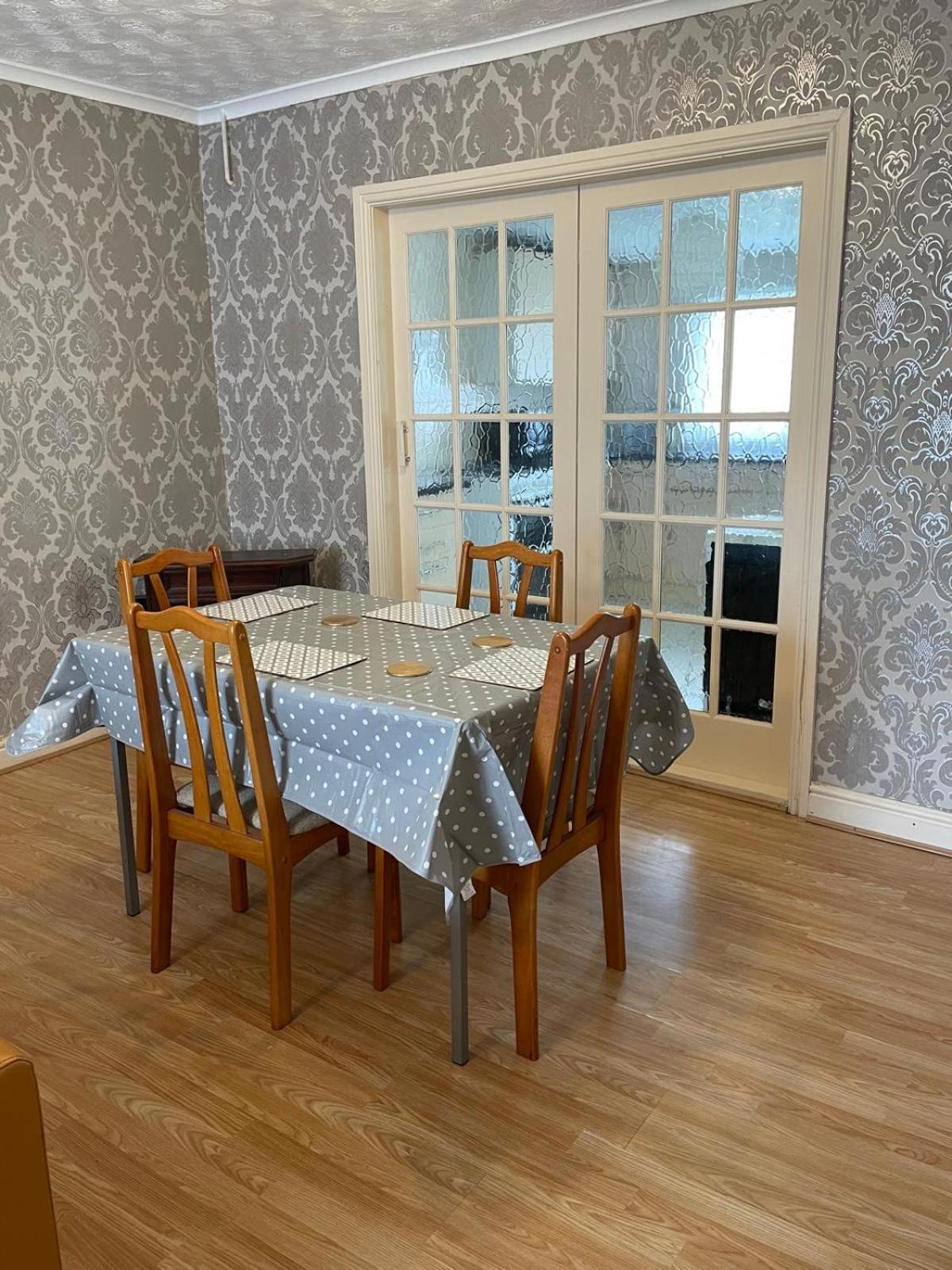 Room Only Guest Accommodation, Guest House Self Catering バンガー エクステリア 写真