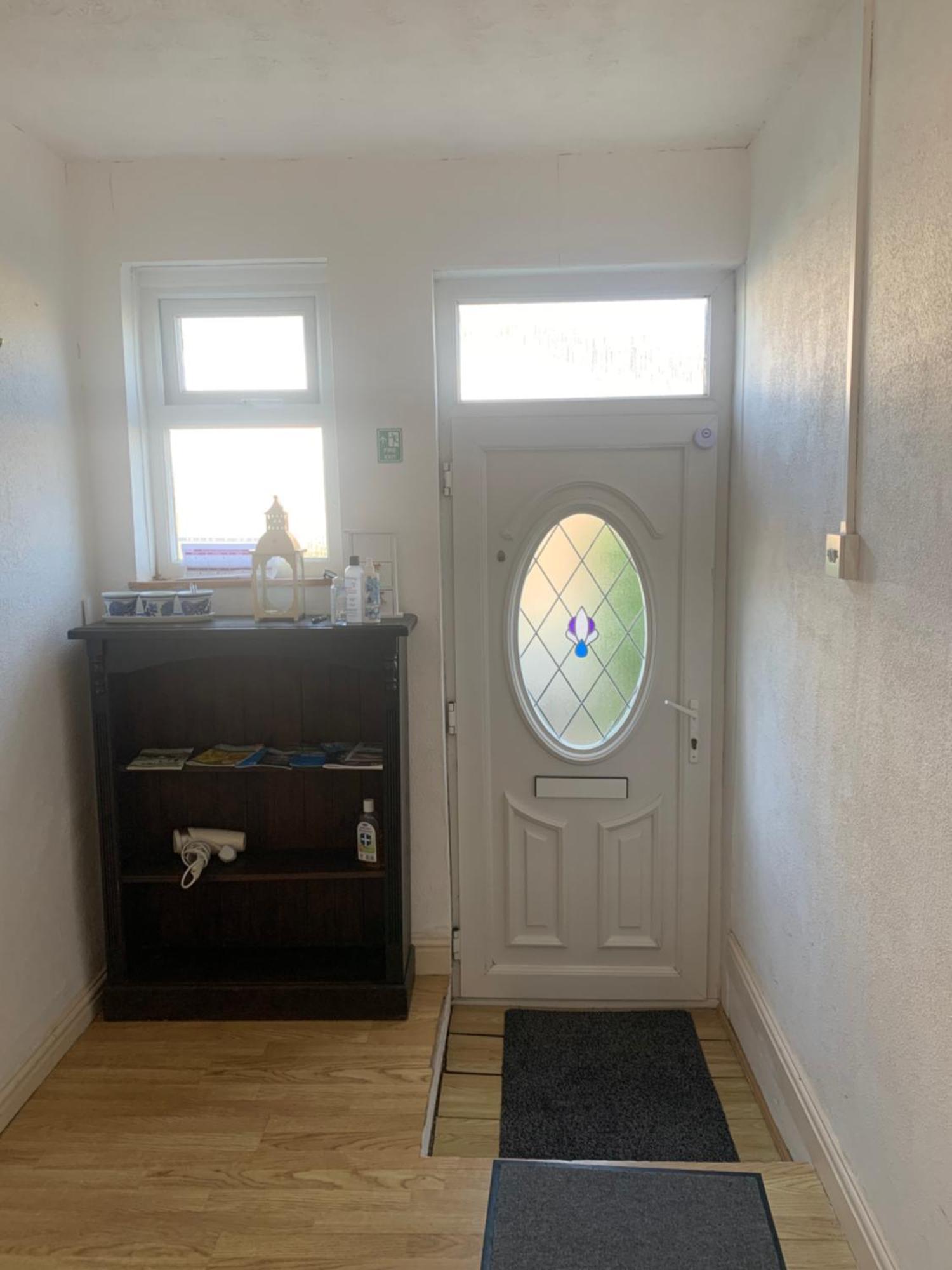 Room Only Guest Accommodation, Guest House Self Catering バンガー エクステリア 写真